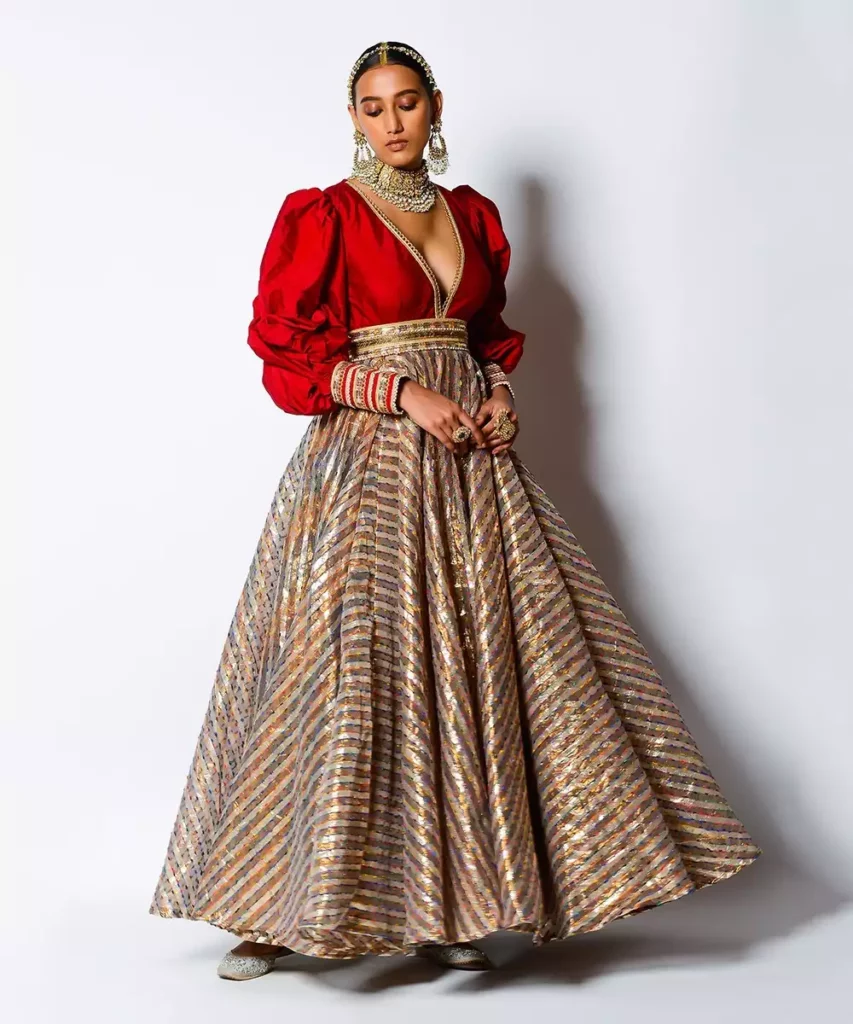 Best Anniversary Outfit Ideas for Women